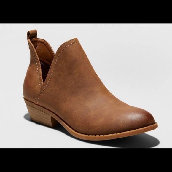 Universal Thread Shoes - Universal Thread size 9 booties